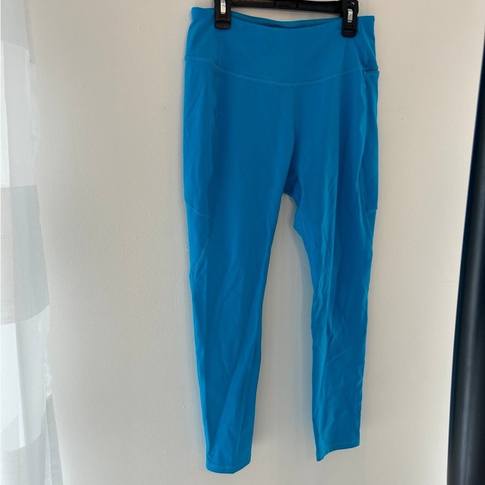 Blue Calia leggings with pockets on the side